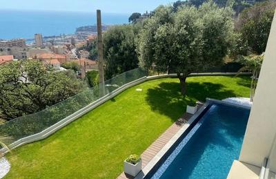 Villa - 235 m² - 6 pièces