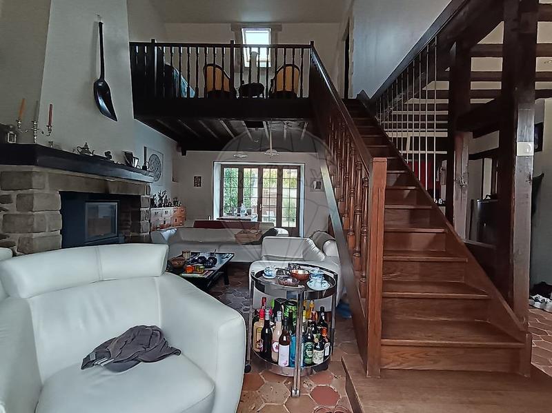 Demeure - 214 m² - 7 pièces