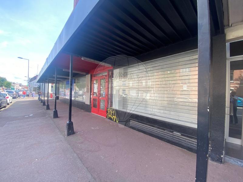 Local commercial - 786 m² - 3 pièces