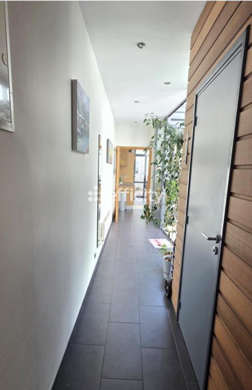 Maison - 212 m² - 9 pièces