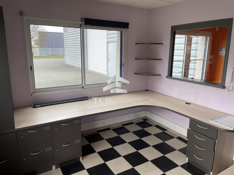 Local d'activités - 688 m²