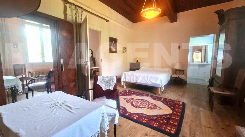 Maison - 228 m² - 7 pièces