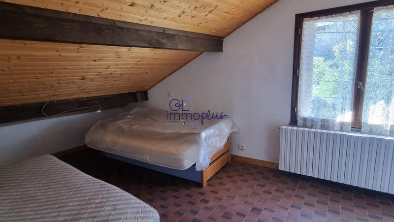 Maison traditionnelle - 121 m² - 9 pièces