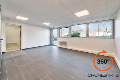 Local d'activités - 323 m²