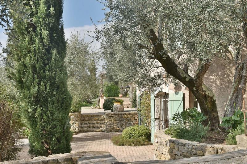 Maison - 200 m² - 8 pièces