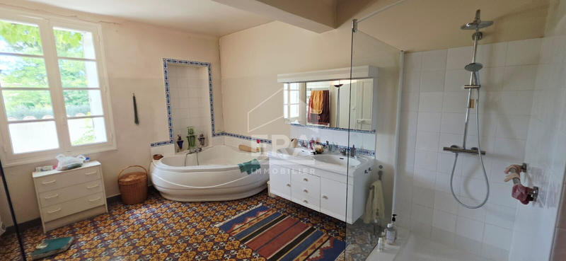 Maison - 227 m² - 7 pièces