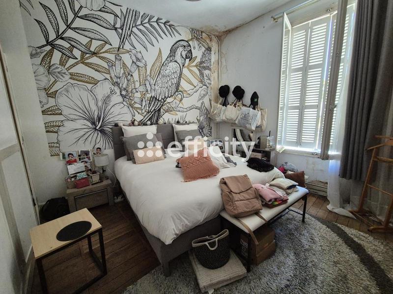 Maison - 330 m² - 9 pièces