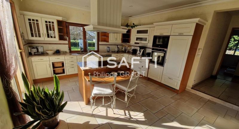 Maison - 246 m² - 7 pièces