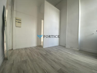 Local commercial - 77 m² - 3 pièces