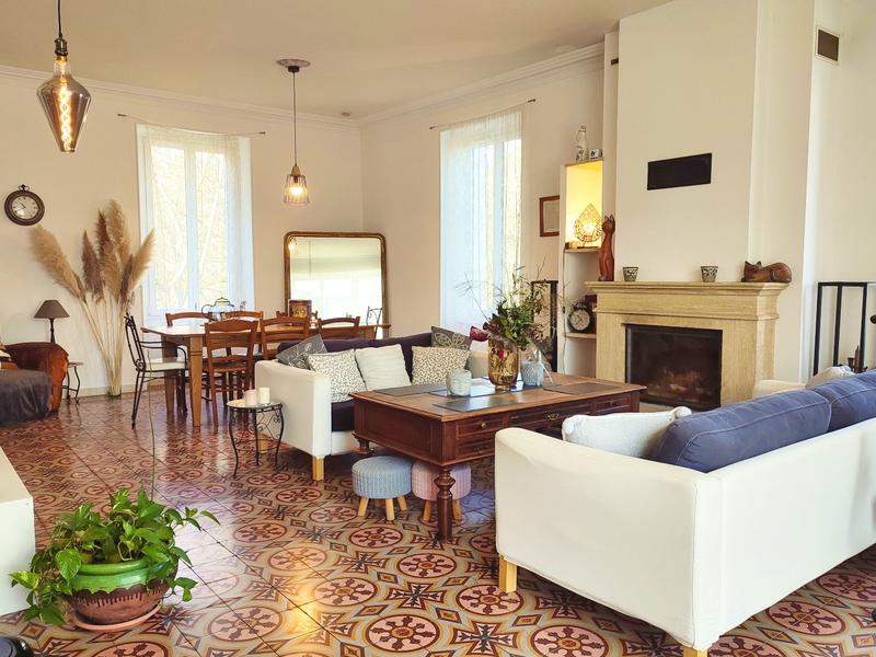 Maison - 285 m² - 10 pièces