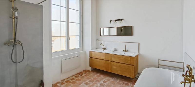 Demeure - 190 m² - 9 pièces