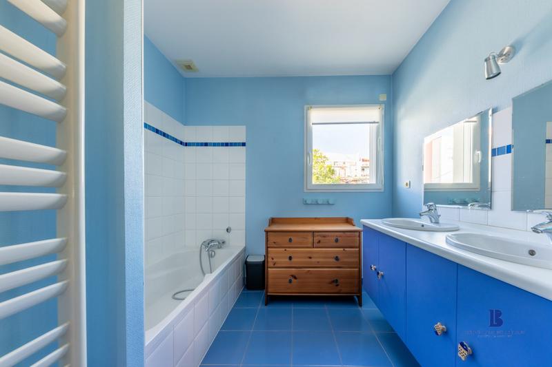 Maison contemporaine - 171 m² - 6 pièces