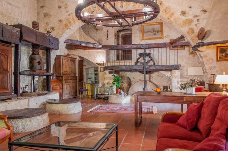 Maison - 253 m² - 9 pièces