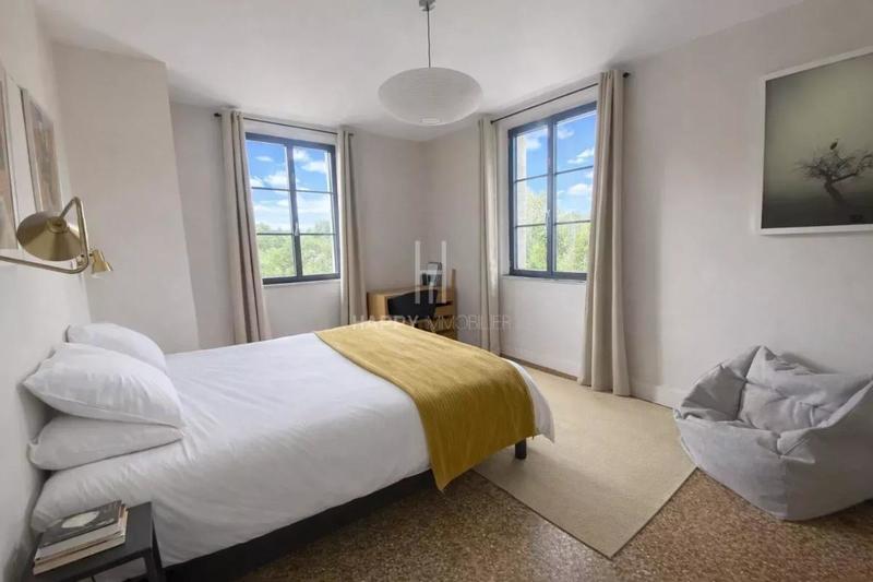 Maison - 290 m² - 9 pièces