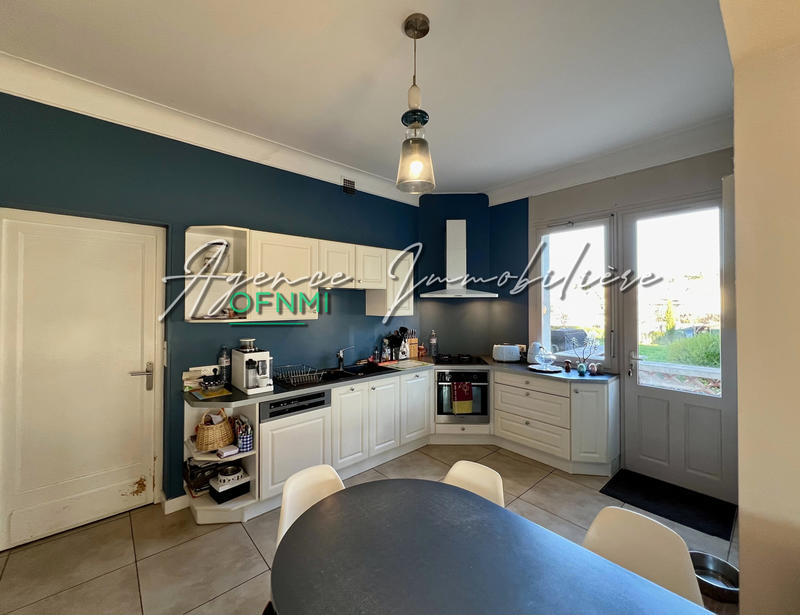 Maison - 275 m² - 8 pièces