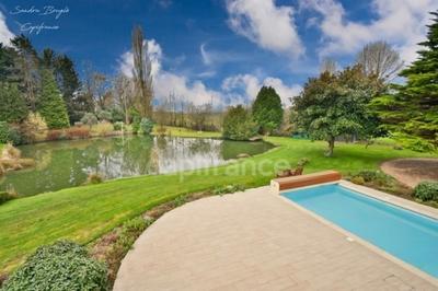 Maison - 228 m² - 8 pièces