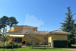 Maison - 210 m² - 10 pièces