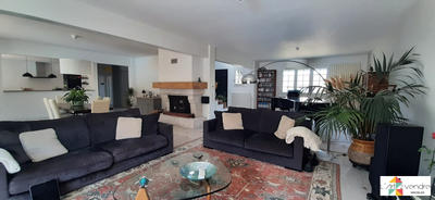 Maison - 230 m² - 7 pièces