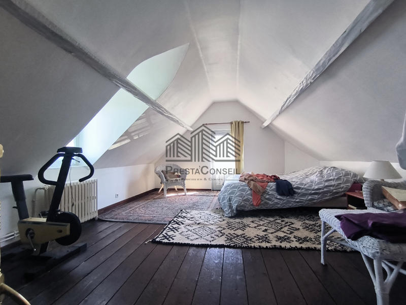 Maison - 208 m² - 9 pièces