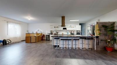 Maison traditionnelle - 213 m² - 8 pièces