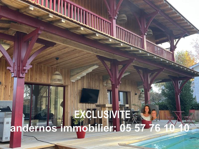 Maison - 233 m² - 7 pièces