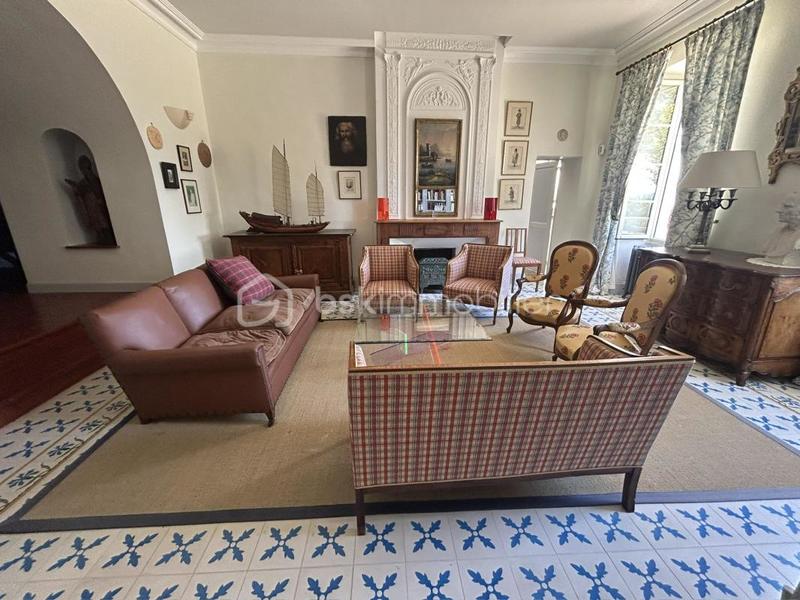 Château - 722 m² - 19 pièces