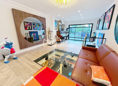 Villa - 370 m² - 8 pièces