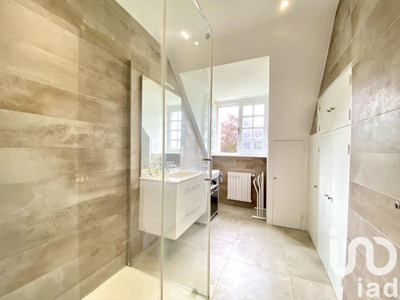 Maison - 220 m² - 6 pièces