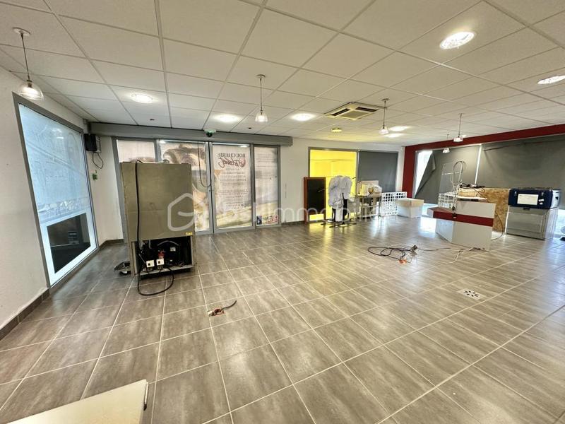 Local commercial - 272 m² - 12 pièces