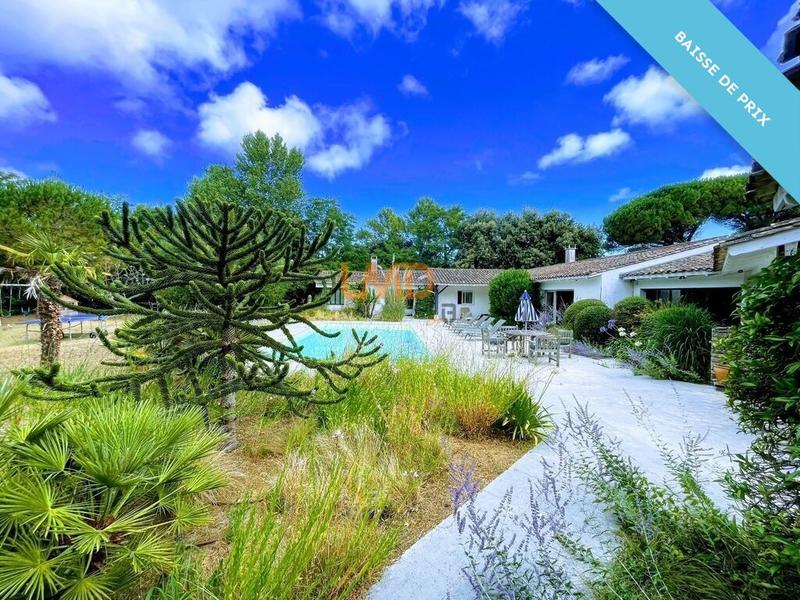 Propriété - 216 m² - 8 pièces