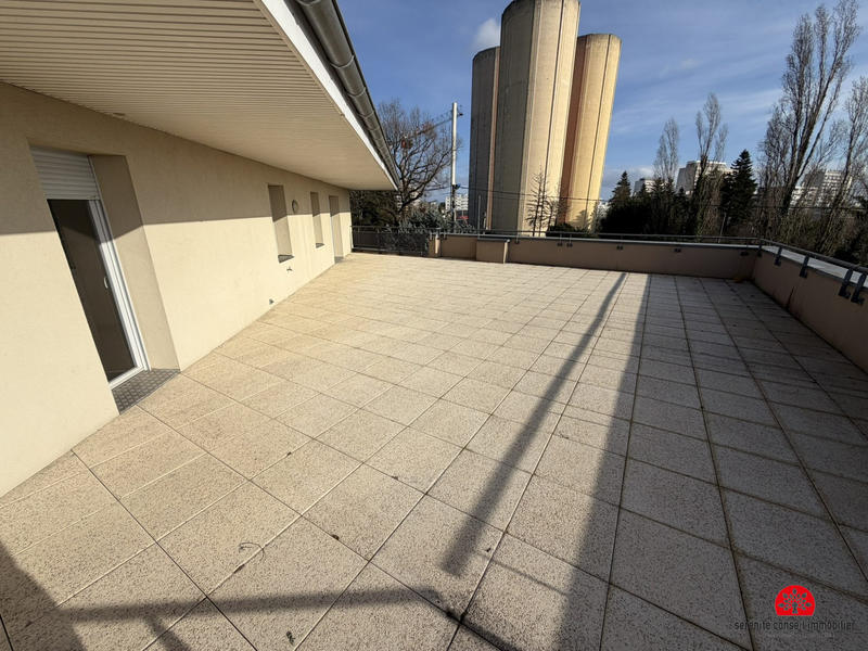 Appartement - 98 m² - 5 pièces