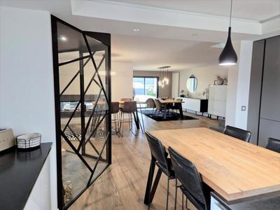 Maison - 250 m² - 8 pièces