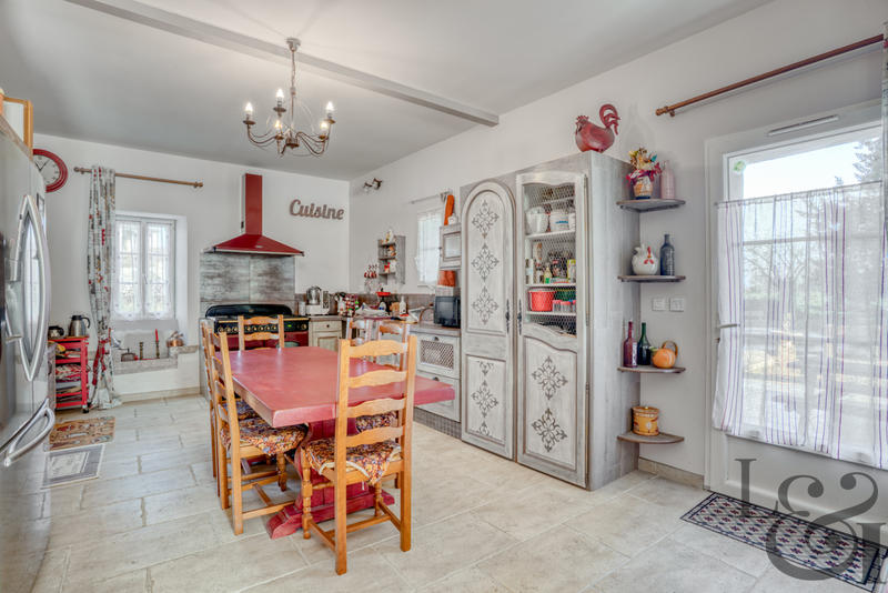 Maison - 334 m² - 10 pièces