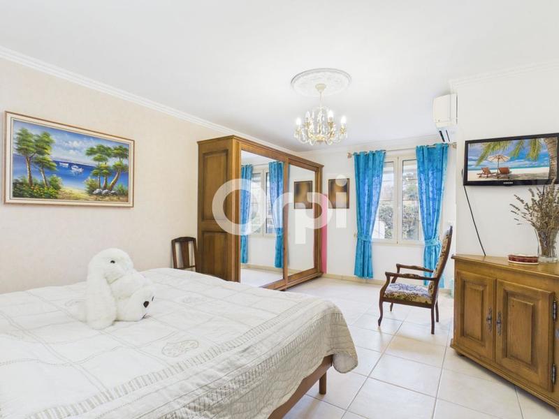 Villa - 285 m² - 9 pièces