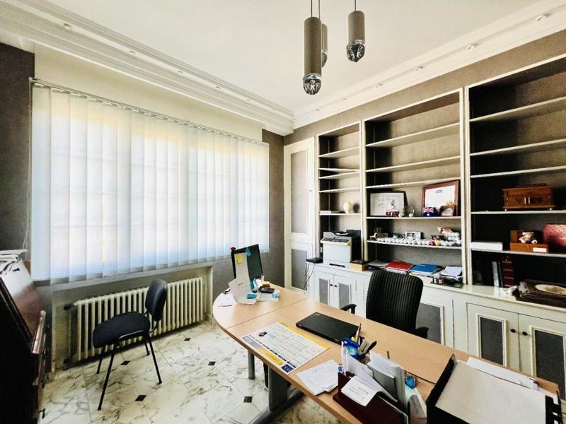 Maison - 210 m² - 8 pièces