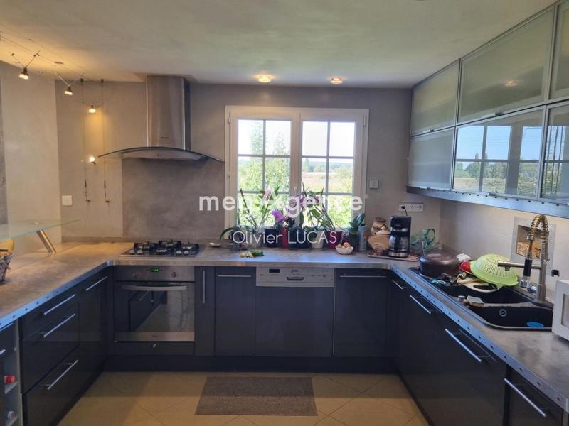 Maison - 165 m² - 9 pièces