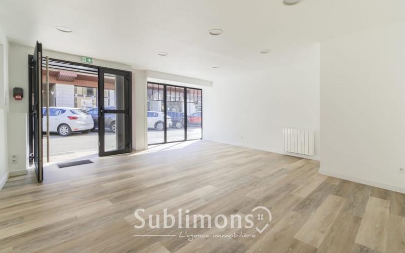Local commercial - 100 m² - 4 pièces