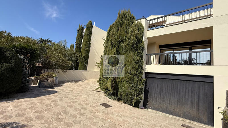 Maison - 215 m² - 6 pièces