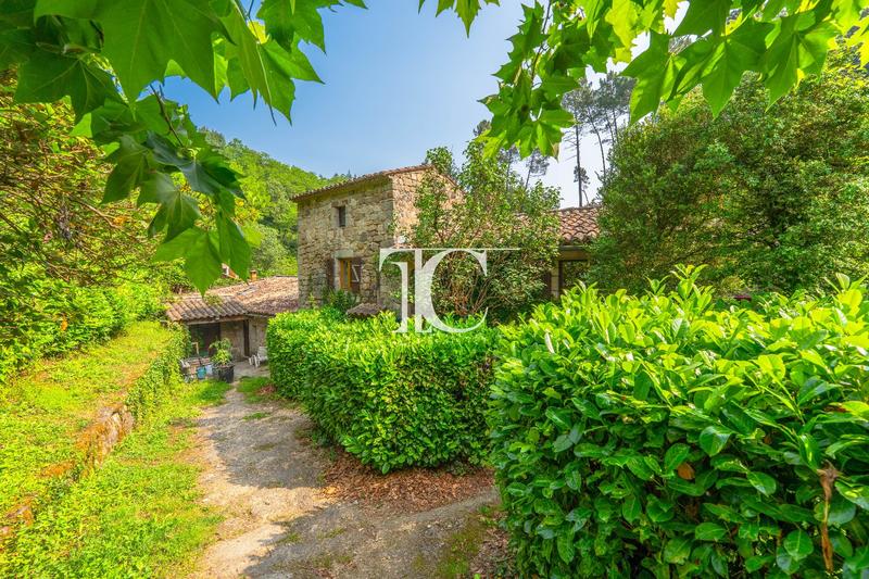 Maison - 324 m² - 13 pièces