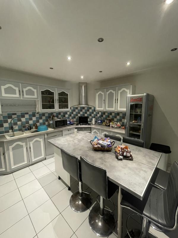 Maison - 152 m² - 9 pièces