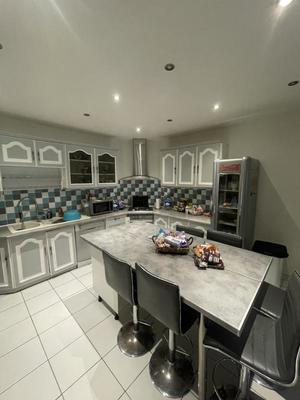 Maison - 152 m² - 9 pièces