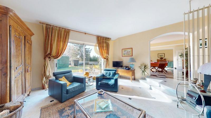 Maison - 180 m² - 8 pièces