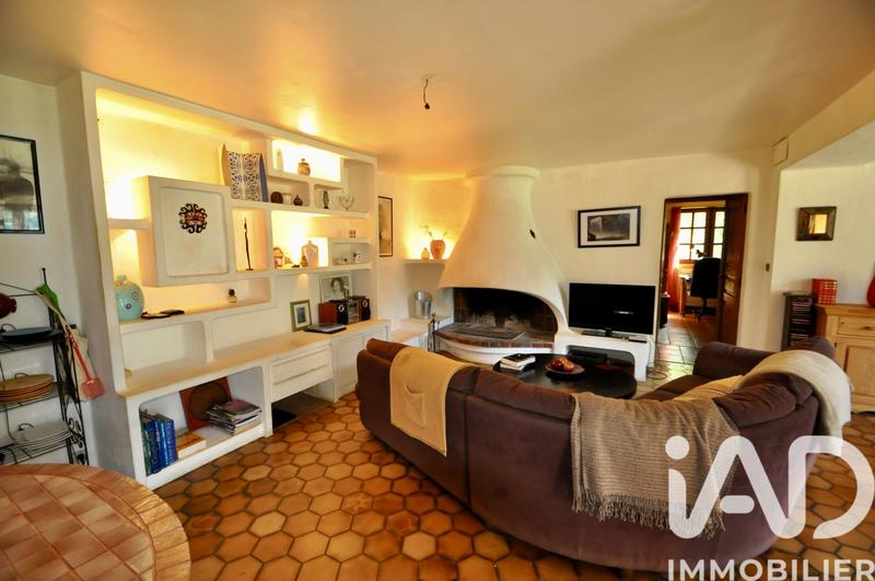 Maison - 370 m² - 11 pièces