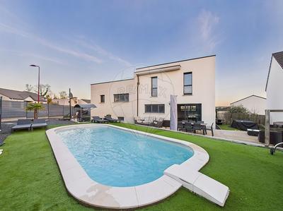 Maison - 141 m² - 6 pièces