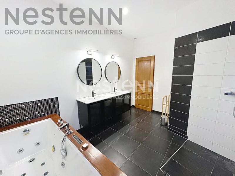 Maison - 235 m² - 7 pièces