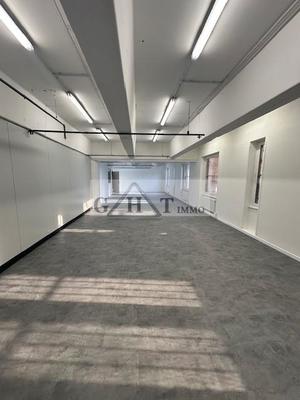 Entrepôt - 1 200 m²