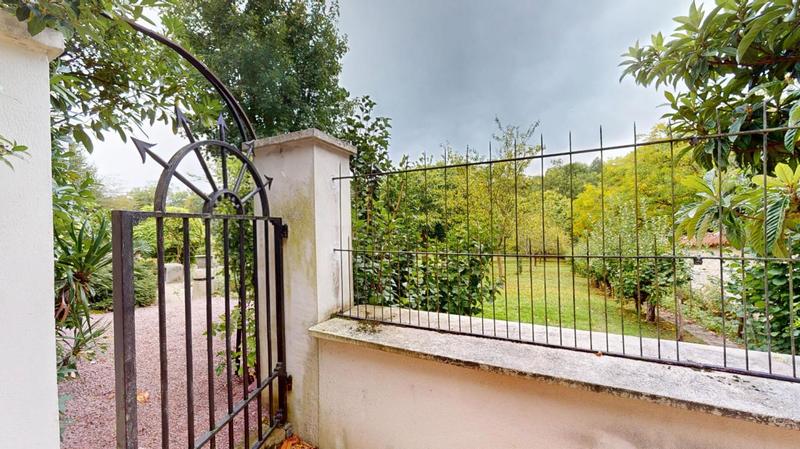 Maison - 229 m² - 7 pièces