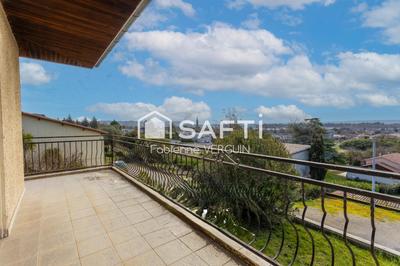 Maison - 95 m² - 5 pièces