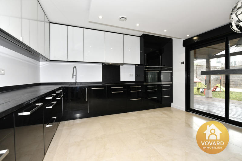 Maison - 172 m² - 8 pièces