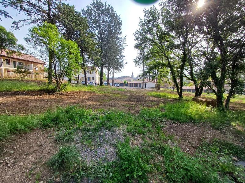 Terrain constructible - 683 m²